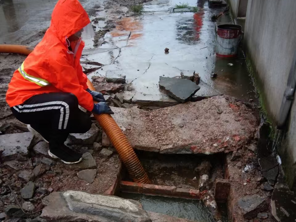 岚山专业清理污水池 炜誉市政以规范流程守护城市 “肠道”